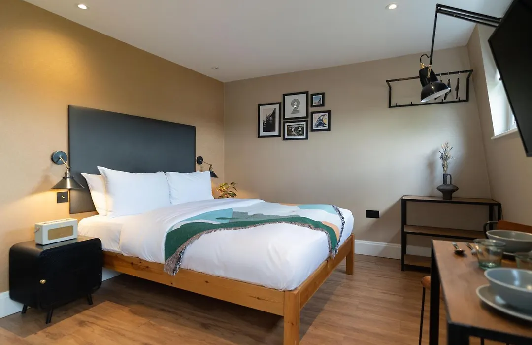 Room2 London Hammersmith Townhouse-1